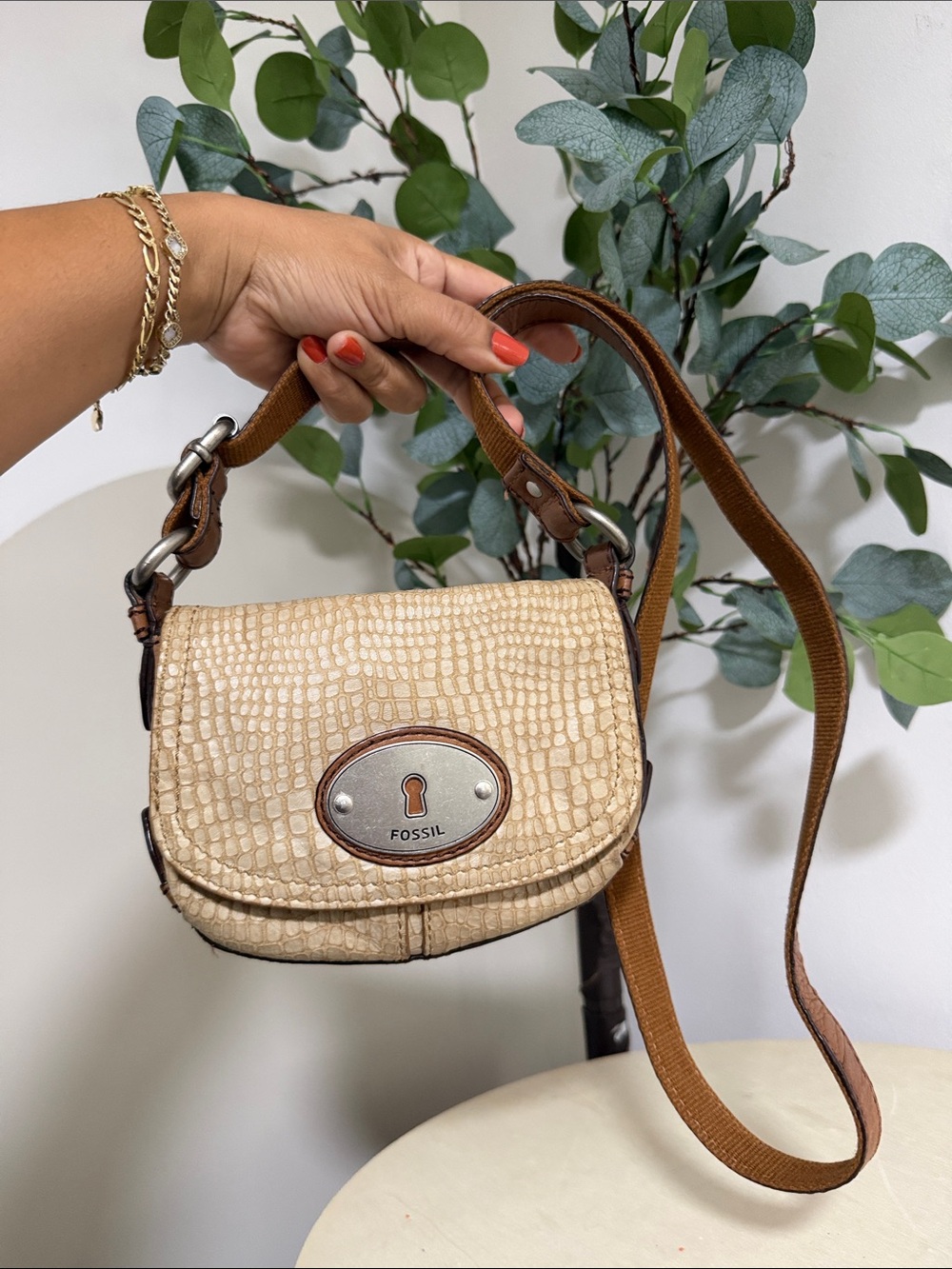 Fossil Maddox Beige Croc-Embossed Crossbody with Brown Strap 🍁🍂🍁🍁🍁🍁